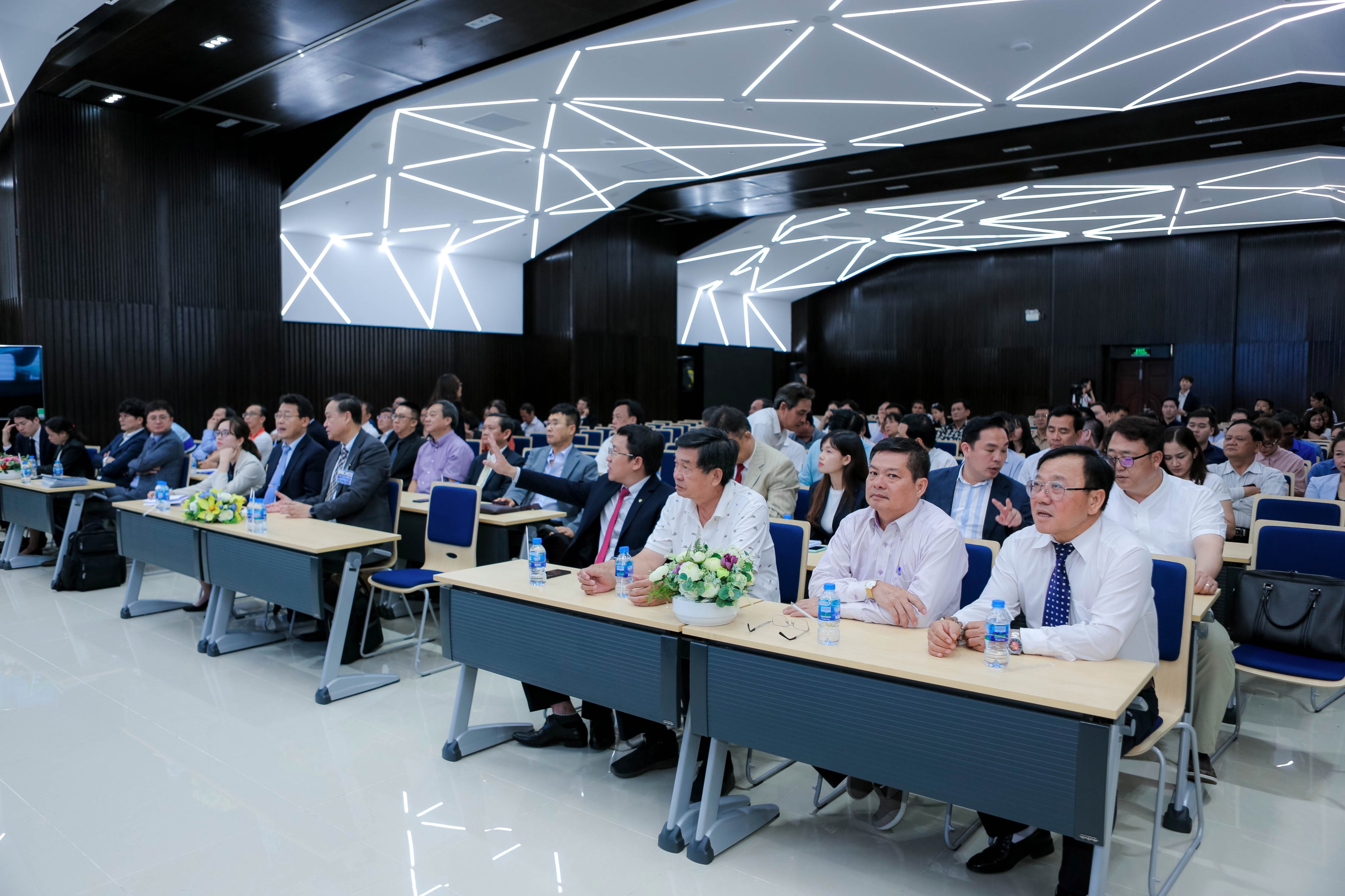Chuyên đề nhận được sự tham gia đông đảo của các doanh nghiệp trong và ngoài nước chiều 28/6 vừa qua.